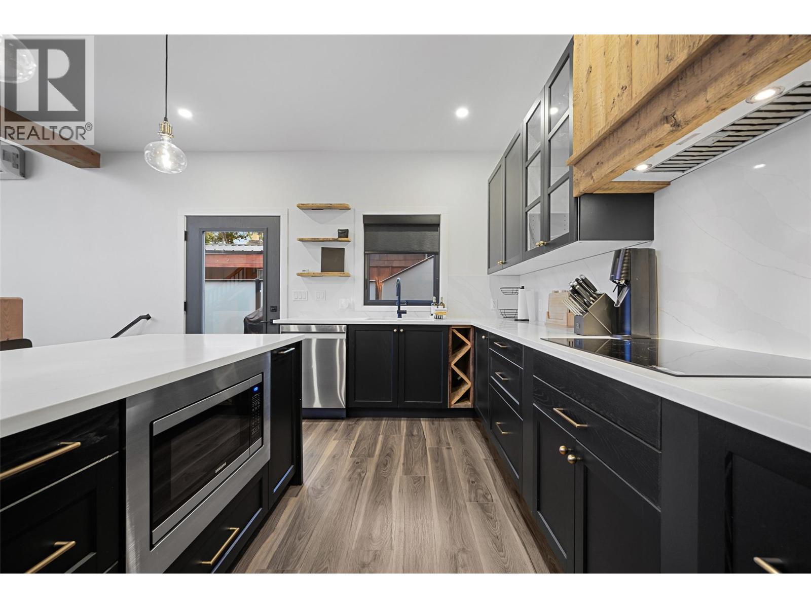 1614 Lower Lakeview Lane, Invermere, BC - Indoor Photo Showing Kitchen