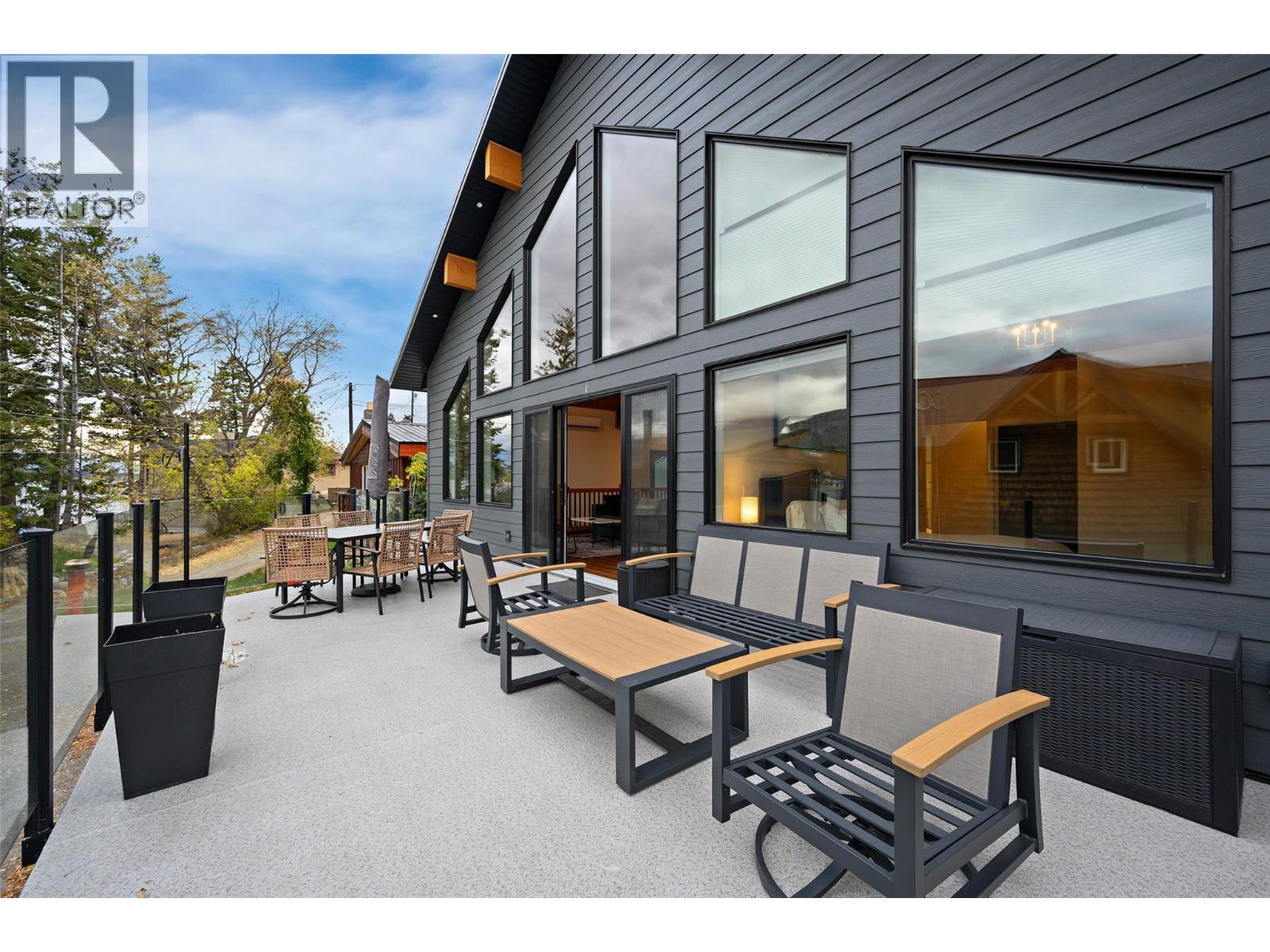 1614 Lower Lakeview Lane, Invermere, BC - Outdoor With Exterior