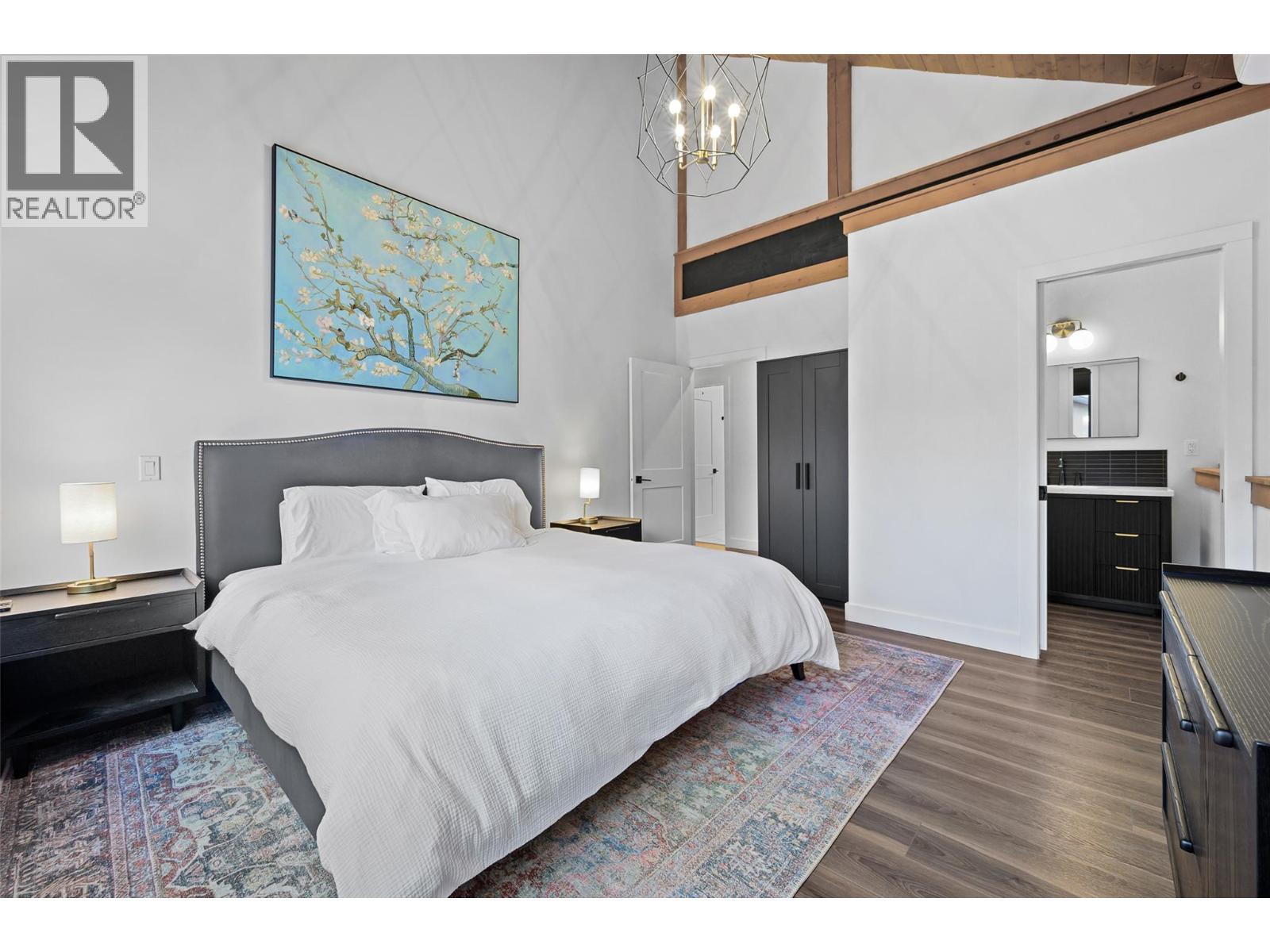 1614 Lower Lakeview Lane, Invermere, BC - Indoor Photo Showing Bedroom