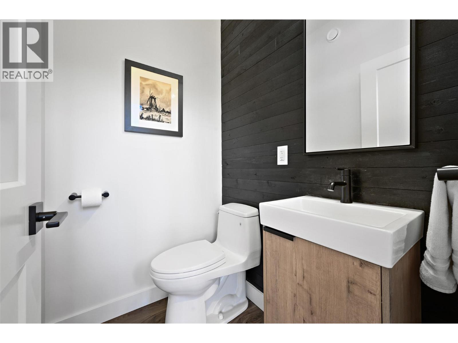 1614 Lower Lakeview Lane, Invermere, BC - Indoor Photo Showing Bathroom