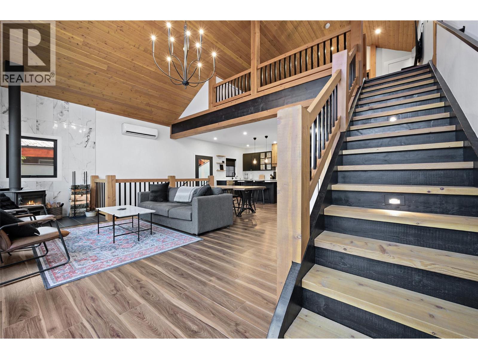 1614 Lower Lakeview Lane, Invermere, BC - Indoor