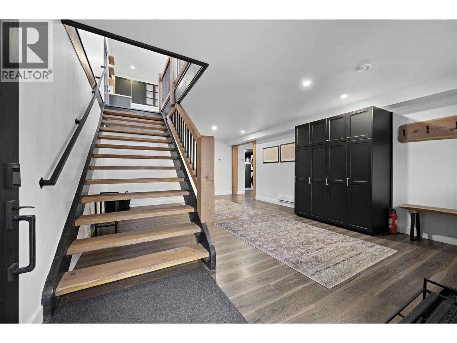 1614 Lower Lakeview Lane, Invermere, BC - Indoor Photo Showing Other Room