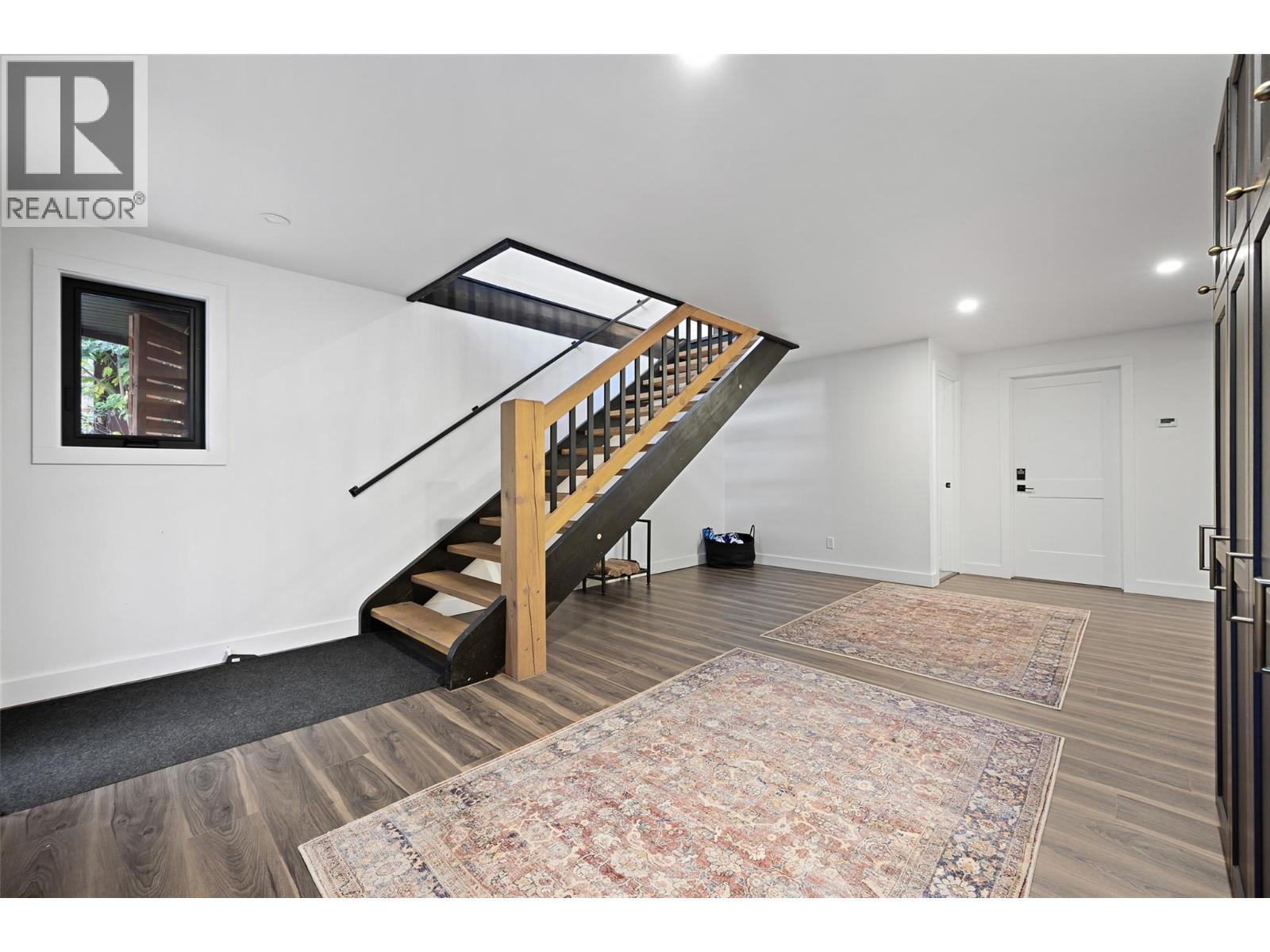 1614 Lower Lakeview Lane, Invermere, BC - Indoor Photo Showing Other Room