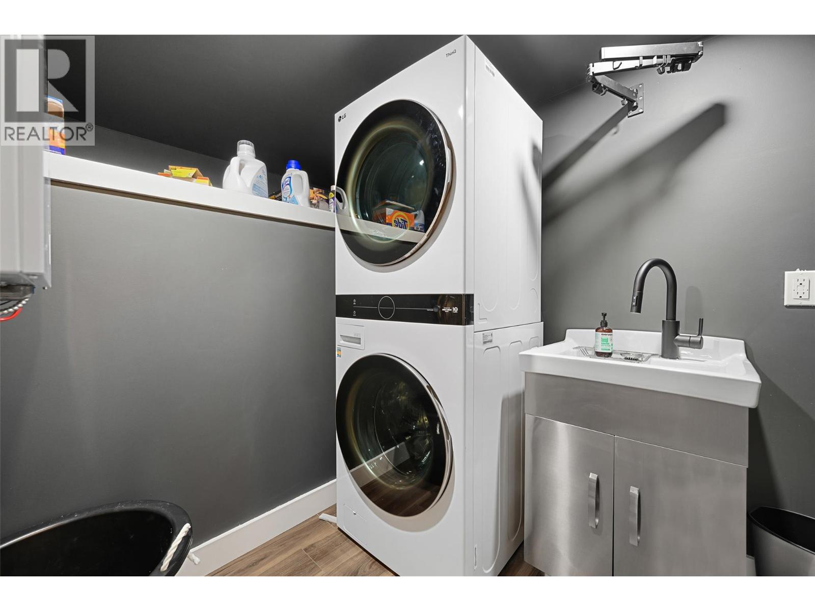 1614 Lower Lakeview Lane, Invermere, BC - Indoor Photo Showing Laundry Room