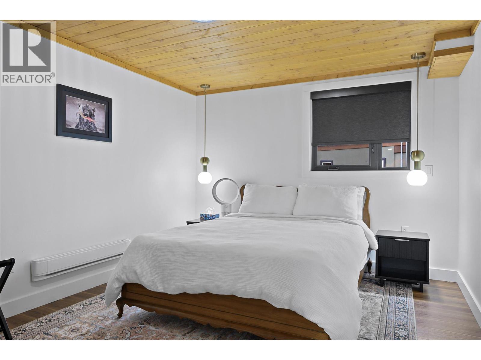 1614 Lower Lakeview Lane, Invermere, BC - Indoor Photo Showing Bedroom