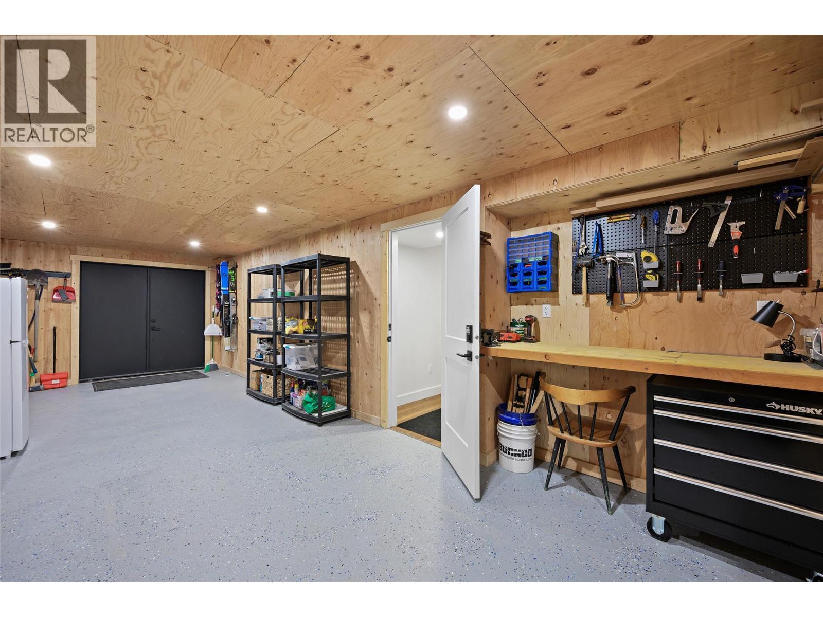 1614 Lower Lakeview Lane, Invermere, BC - Indoor