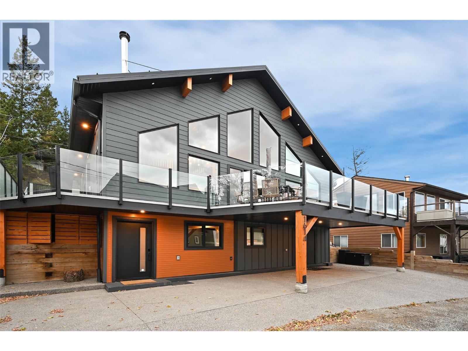 1614 Lower Lakeview Lane, Invermere, BC - Outdoor With Exterior