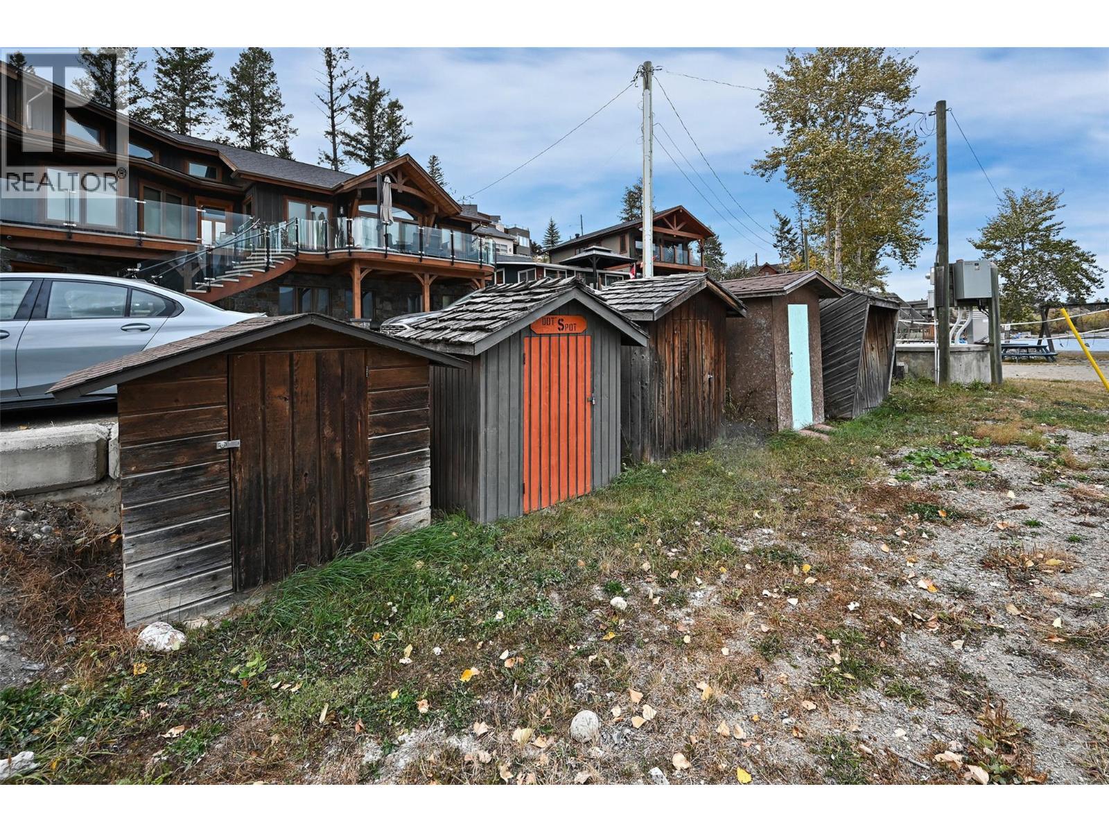 1614 Lower Lakeview Lane, Invermere, BC - Outdoor