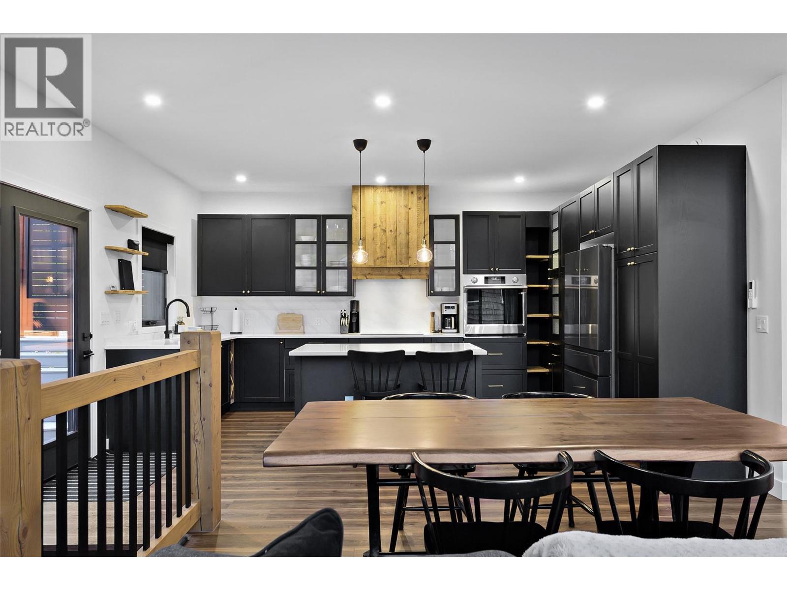 1614 Lower Lakeview Lane, Invermere, BC - Indoor Photo Showing Other Room