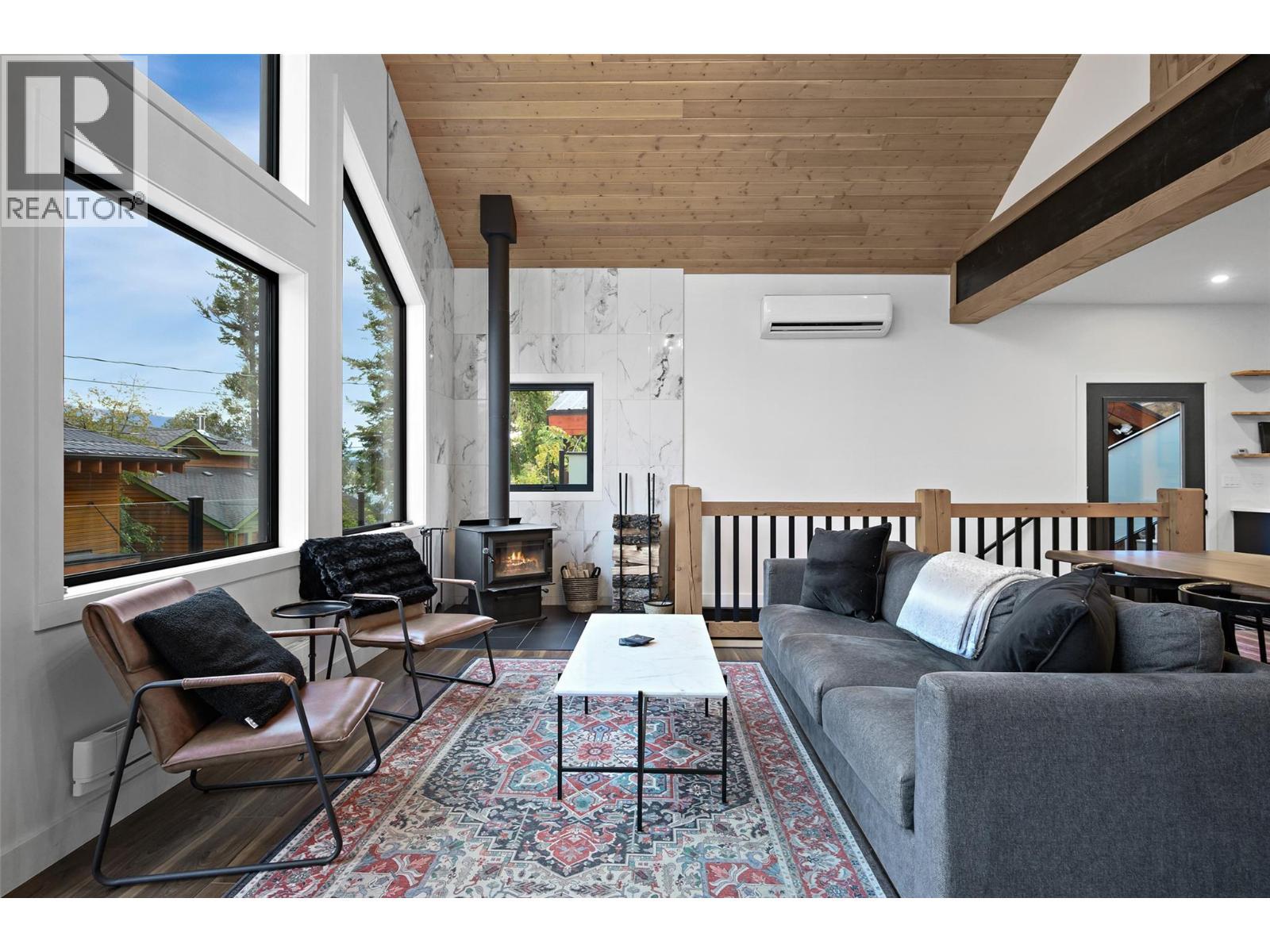 1614 Lower Lakeview Lane, Invermere, BC - Indoor