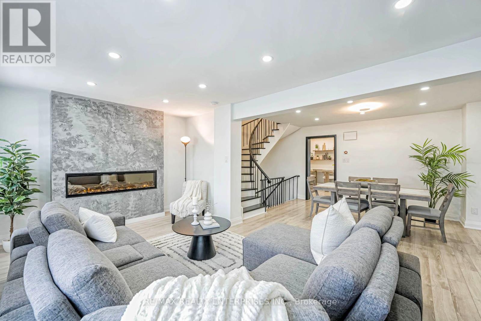 37 - 6679 Shelter Bay Road, Mississauga, ON - Indoor Photo Showing Living Room With Fireplace