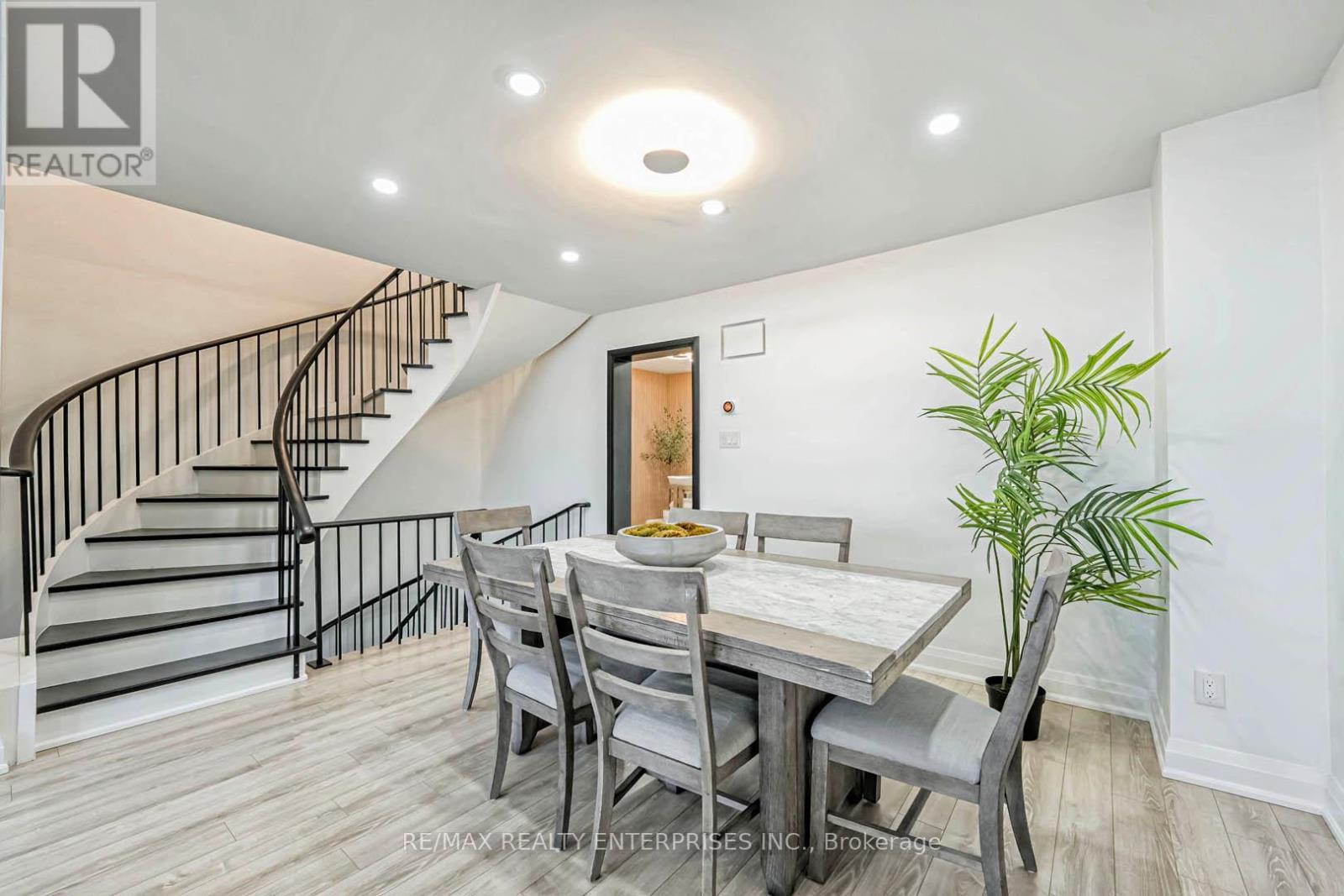 37 - 6679 Shelter Bay Road, Mississauga, ON - Indoor Photo Showing Dining Room