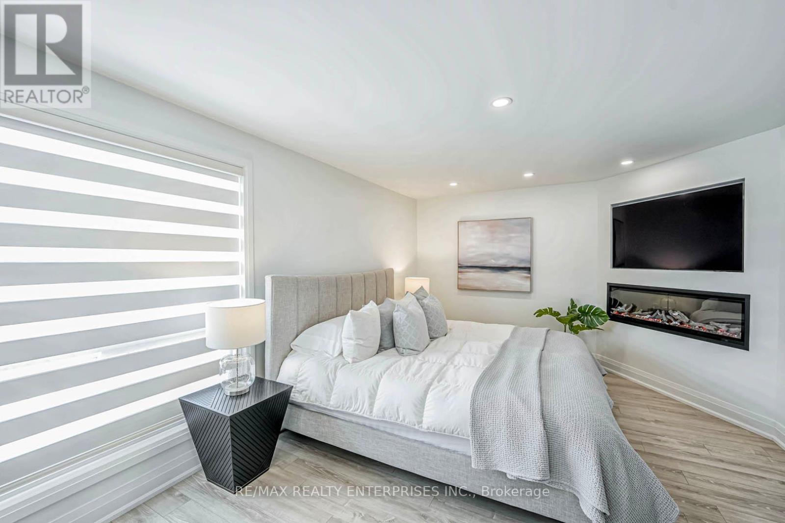 37 - 6679 Shelter Bay Road, Mississauga, ON - Indoor Photo Showing Bedroom