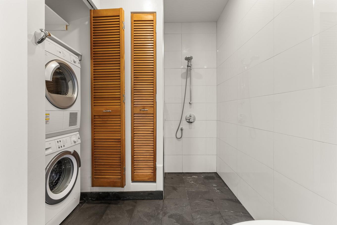 Salle de bains - 4303 Rue Chapleau, Montréal (Le Plateau-Mont-Royal), QC - Indoor Photo Showing Laundry Room