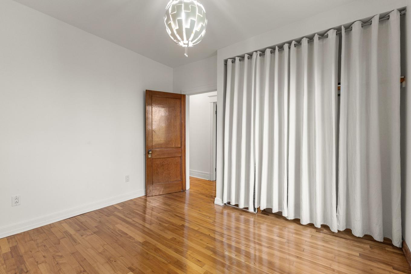 Chambre à coucher - 4303 Rue Chapleau, Montréal (Le Plateau-Mont-Royal), QC - Indoor Photo Showing Other Room