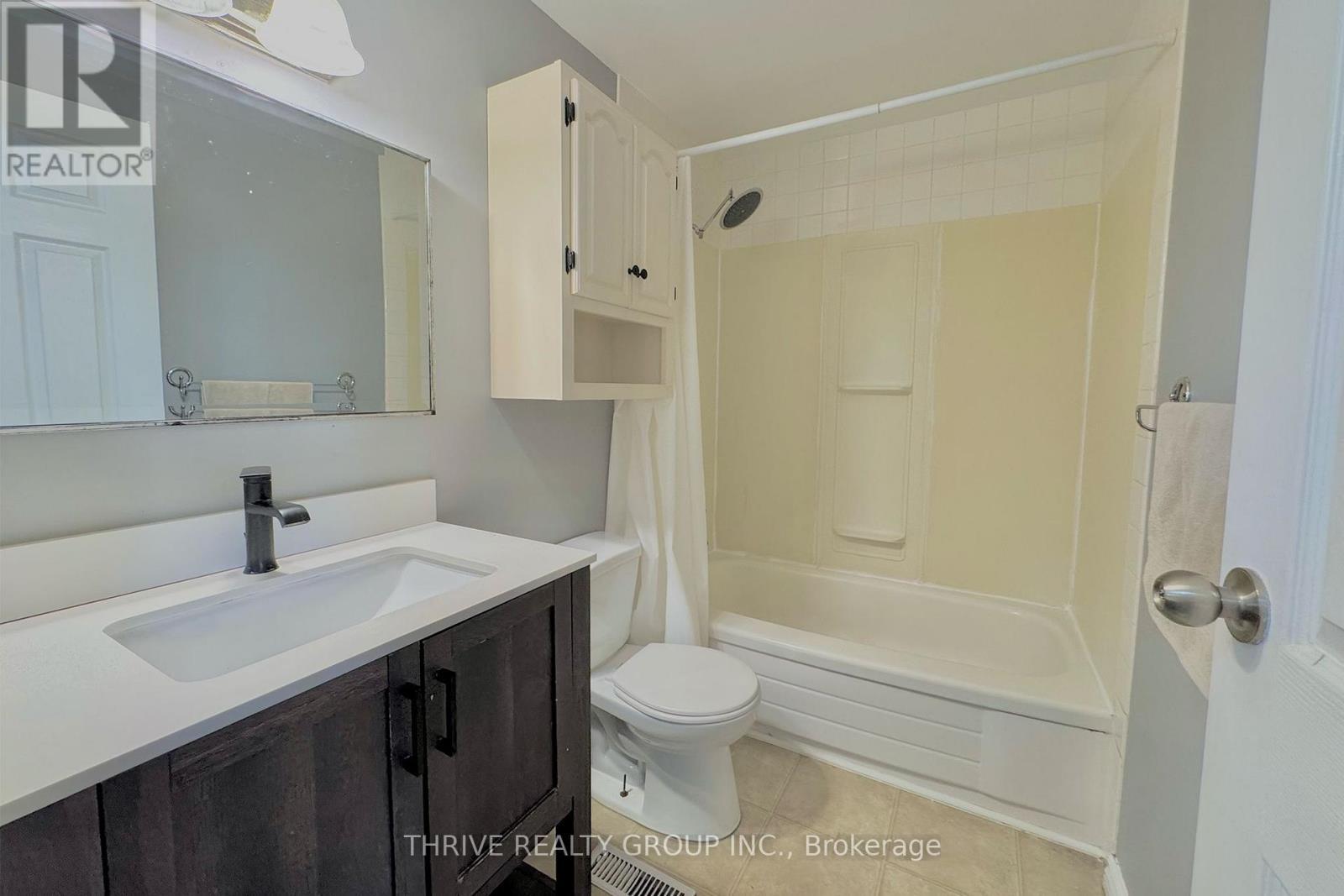 80 - 40 Tiffany Drive, London East (East I), ON - Indoor Photo Showing Bathroom