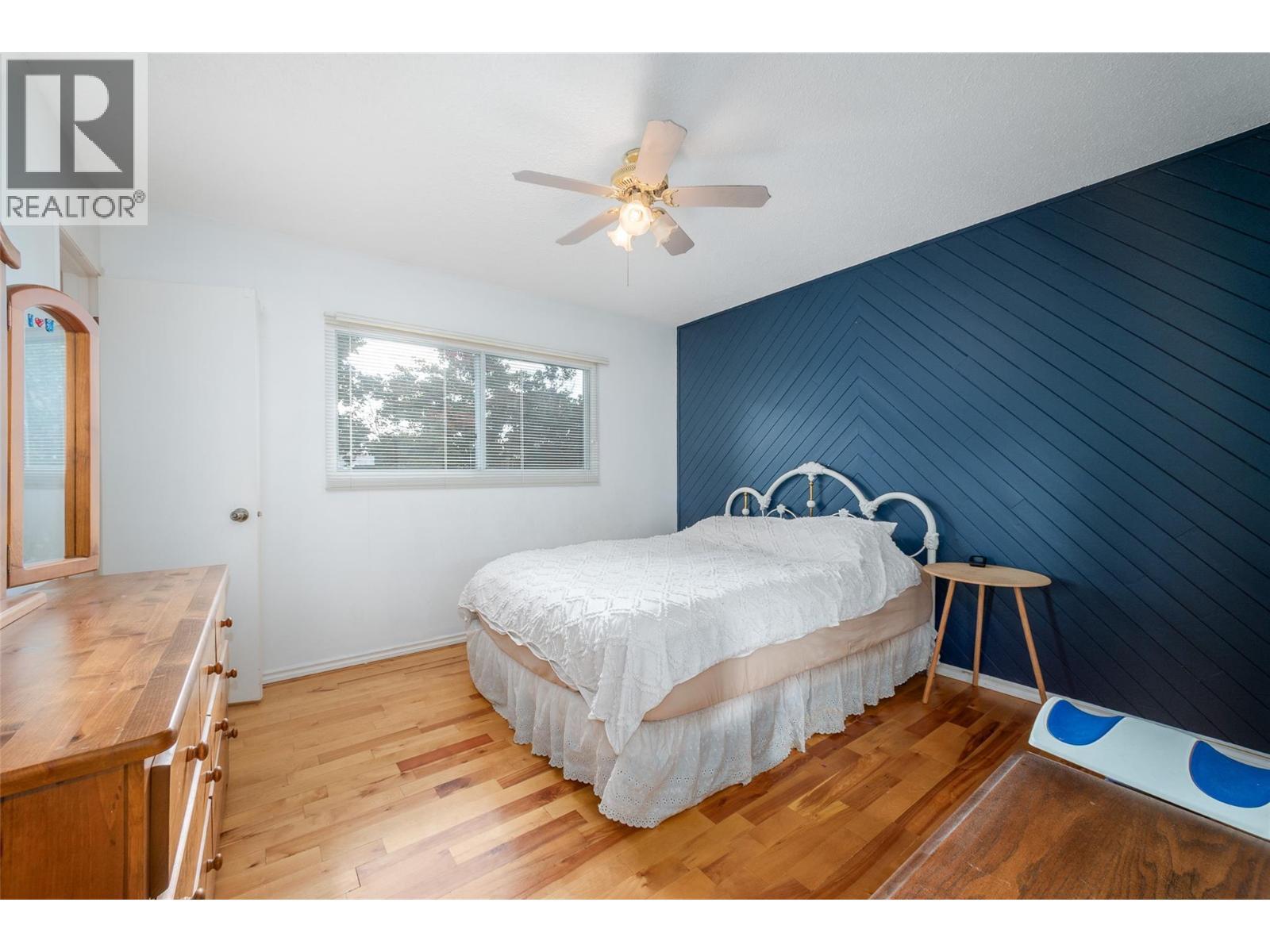 1012 33 Avenue, Vernon, BC - Indoor Photo Showing Bedroom
