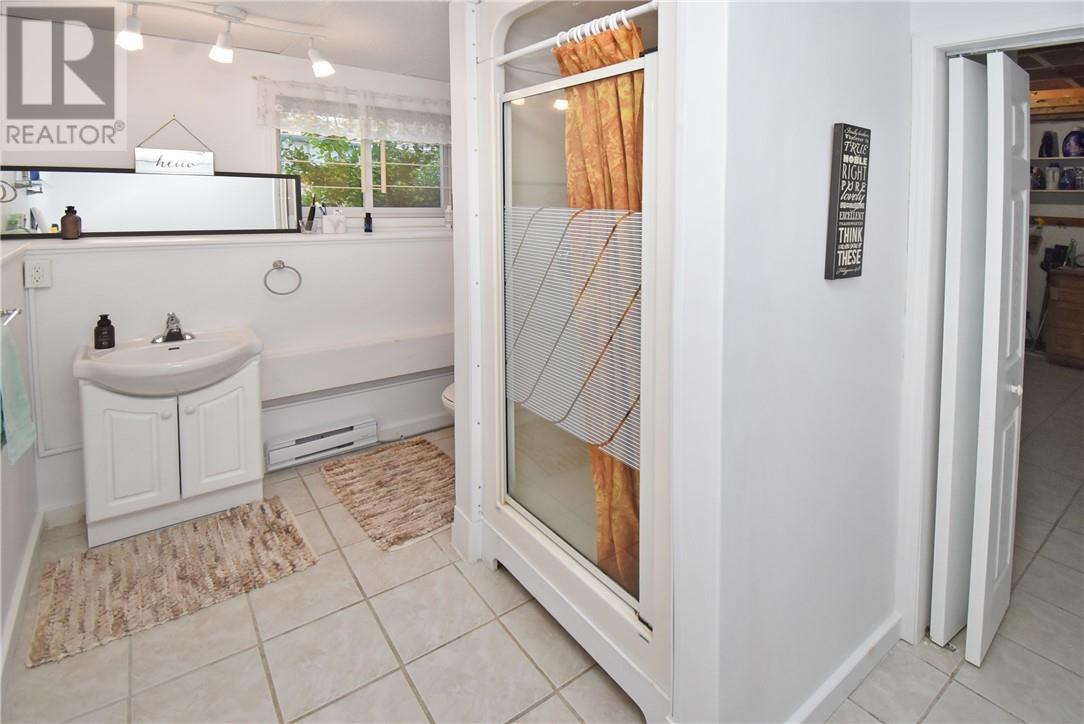2258 B Highway 540, Little Current, ON - Indoor Photo Showing Bathroom