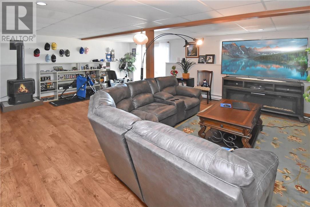 2258 B Highway 540, Little Current, ON - Indoor Photo Showing Living Room