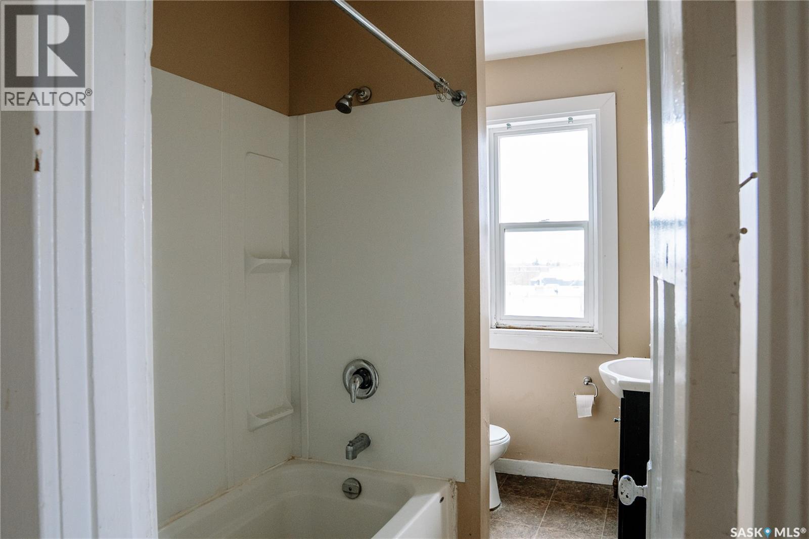 1174 Albert Street, Regina, SK - Indoor Photo Showing Bathroom