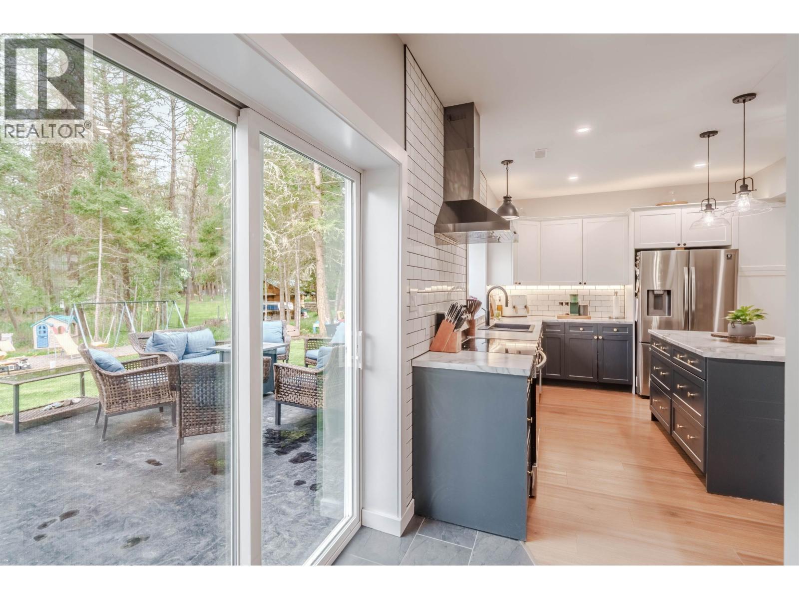 4908 Kitwanga Drive, 108 Mile Ranch, BC - Indoor Photo Showing Kitchen With Upgraded Kitchen