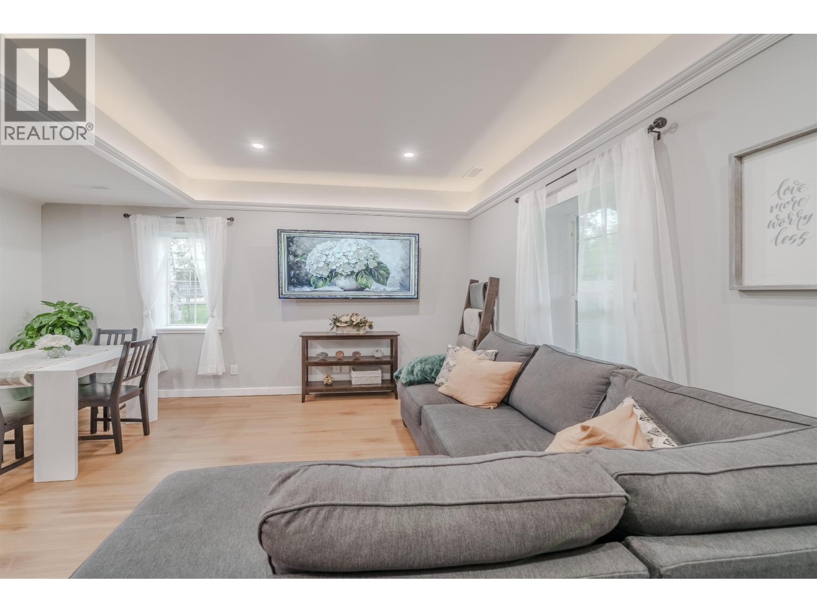 4908 Kitwanga Drive, 108 Mile Ranch, BC - Indoor Photo Showing Living Room