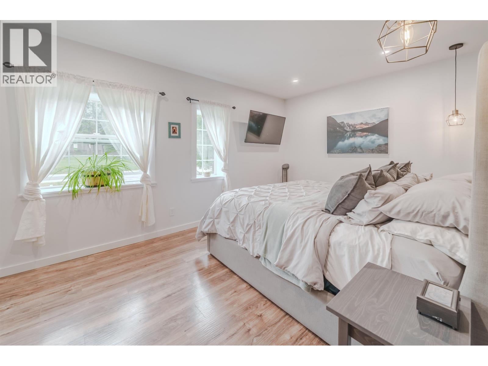 4908 Kitwanga Drive, 108 Mile Ranch, BC - Indoor Photo Showing Bedroom