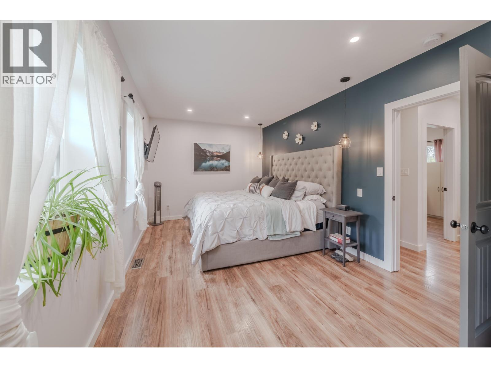 4908 Kitwanga Drive, 108 Mile Ranch, BC - Indoor Photo Showing Bedroom