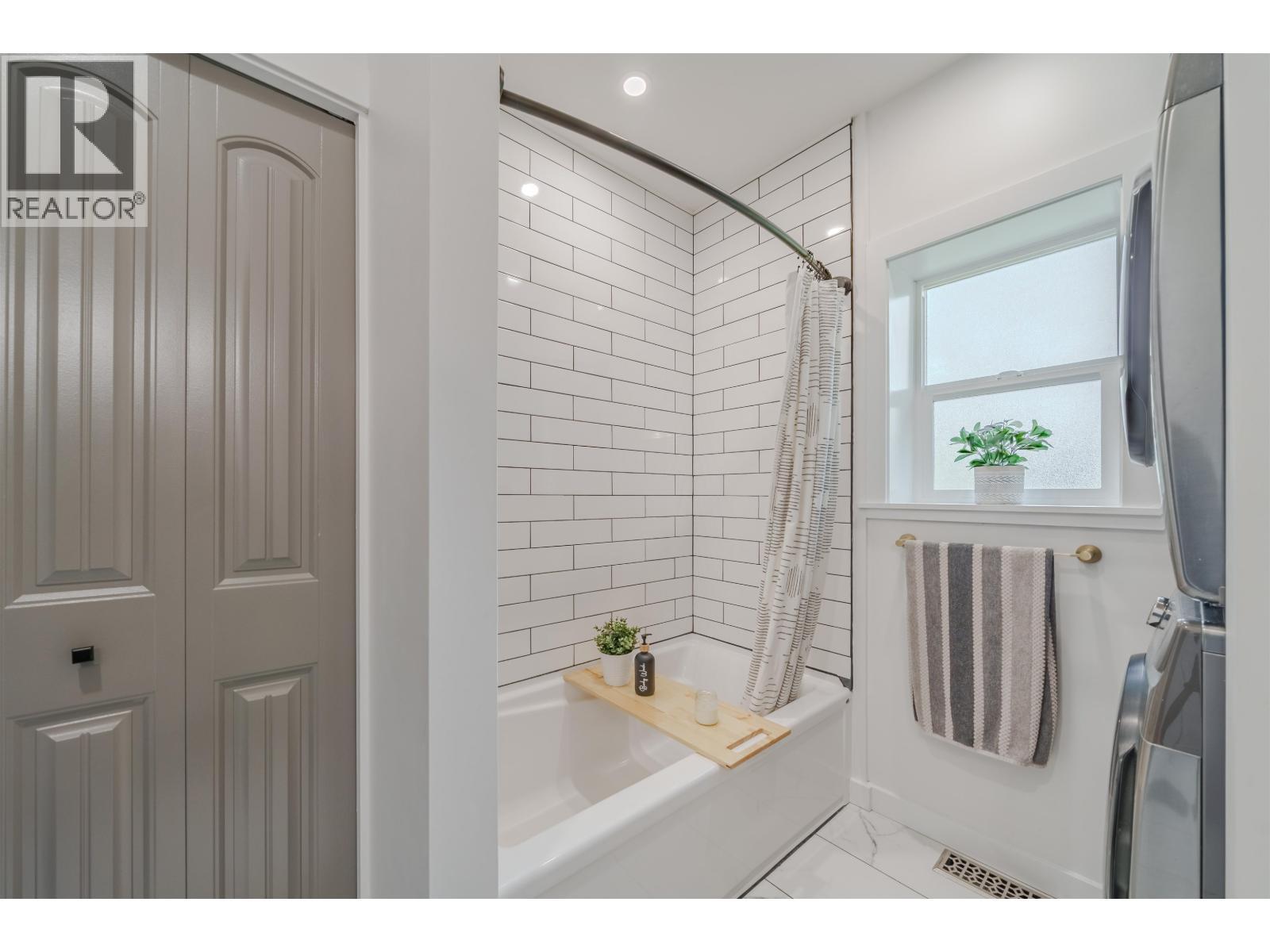 4908 Kitwanga Drive, 108 Mile Ranch, BC - Indoor Photo Showing Bathroom