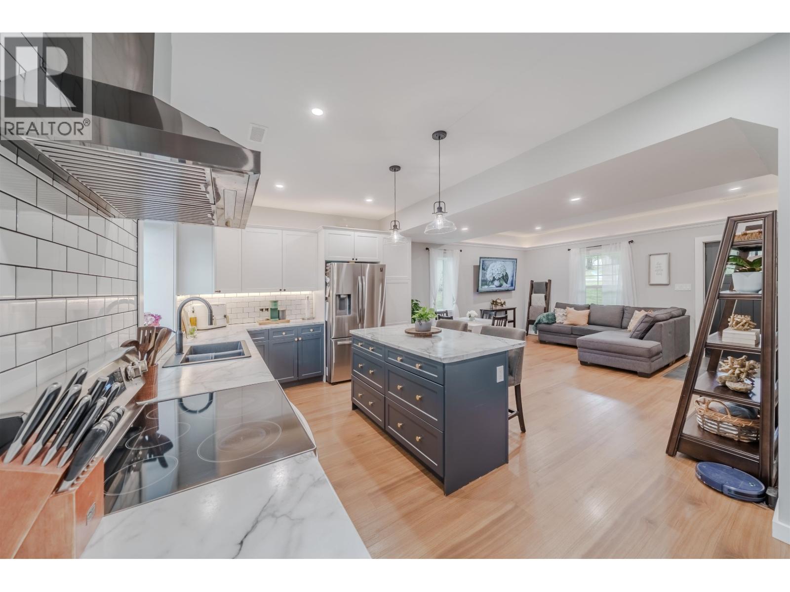 4908 Kitwanga Drive, 108 Mile Ranch, BC - Indoor Photo Showing Kitchen With Double Sink With Upgraded Kitchen