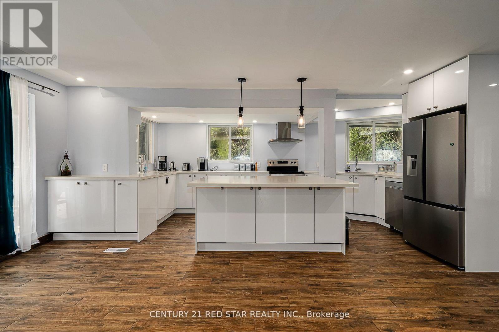 112 Nordic Road, Blue Mountains, ON - Indoor Photo Showing Kitchen With Upgraded Kitchen