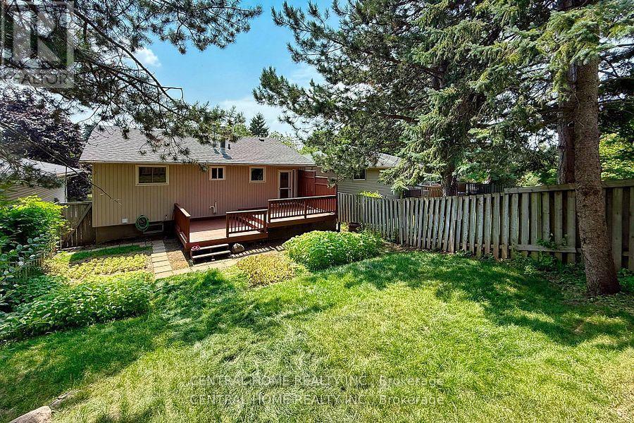92 Pinemeadow Crescent, Waterloo, ON - Outdoor