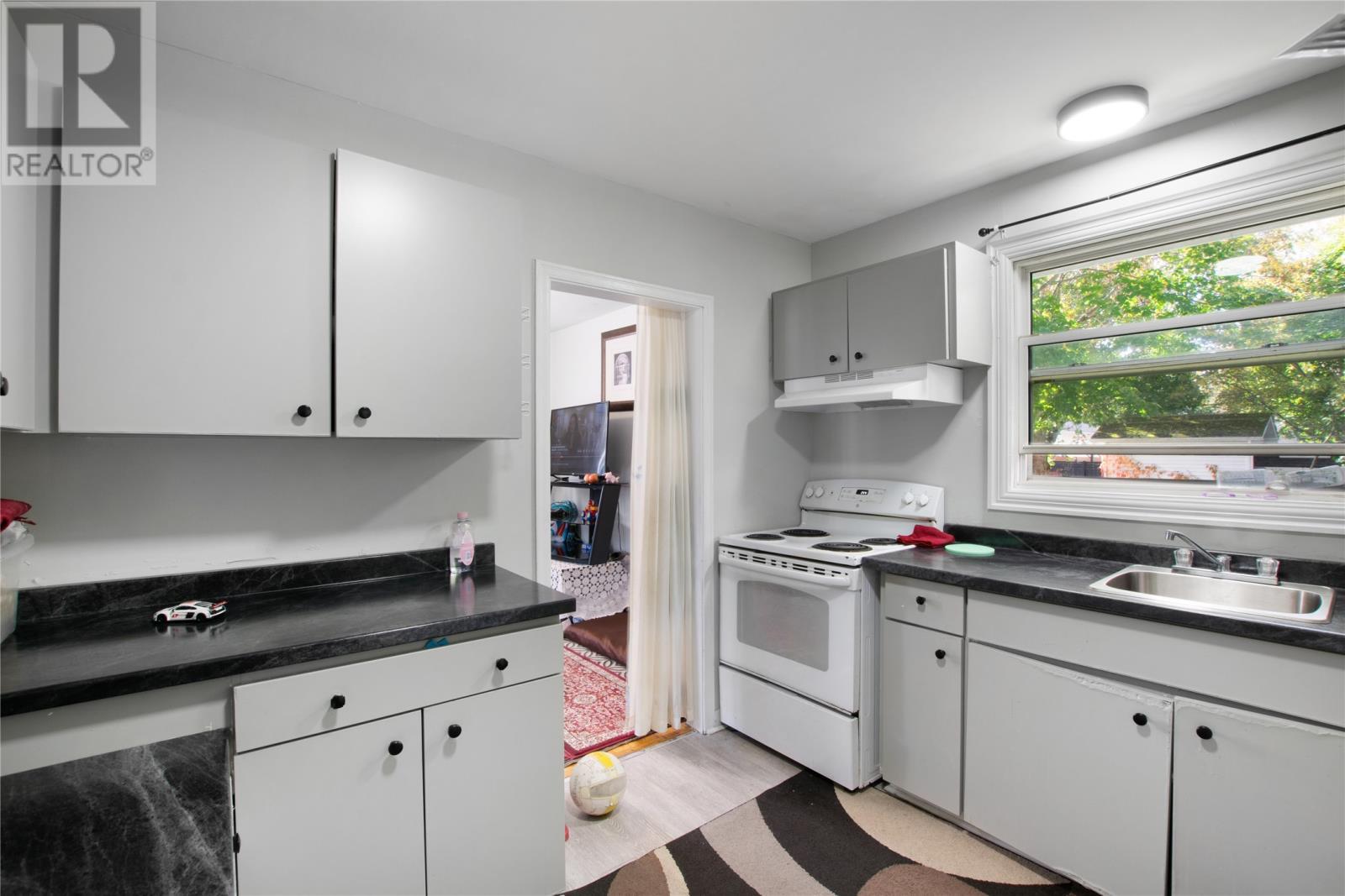 5 Blackwood Place, St Johns, NL - Indoor Photo Showing Kitchen