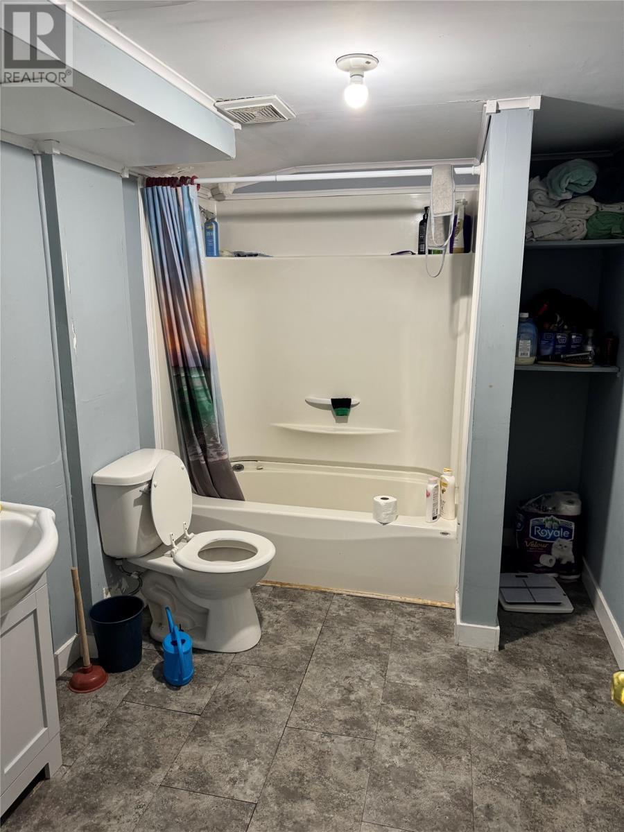 5 Blackwood Place, St Johns, NL - Indoor Photo Showing Bathroom