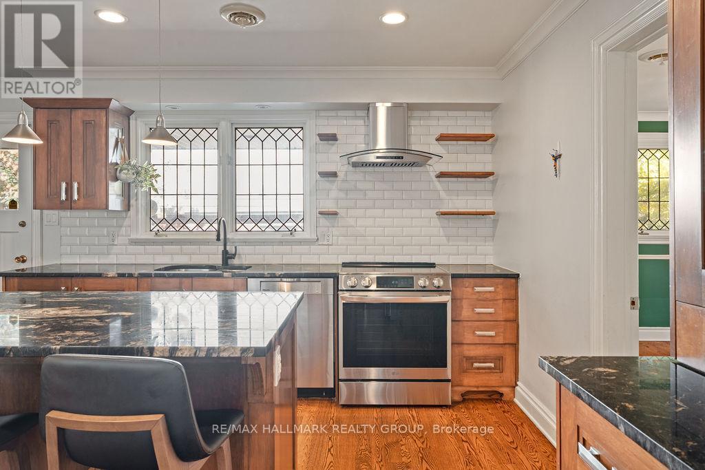 275 Crocus Avenue, Ottawa, ON - Indoor Photo Showing Kitchen With Upgraded Kitchen