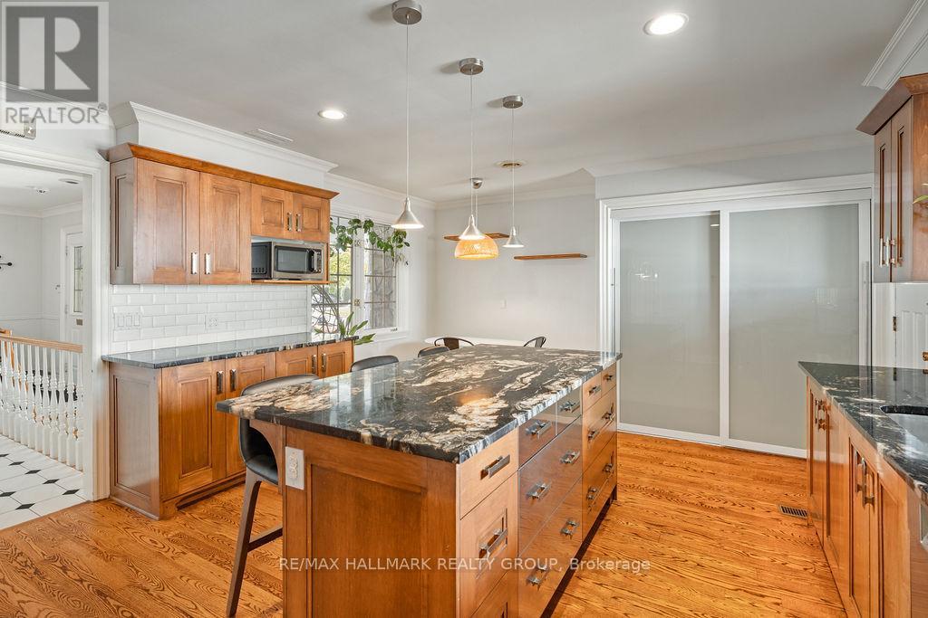 275 Crocus Avenue, Ottawa, ON - Indoor Photo Showing Kitchen With Upgraded Kitchen