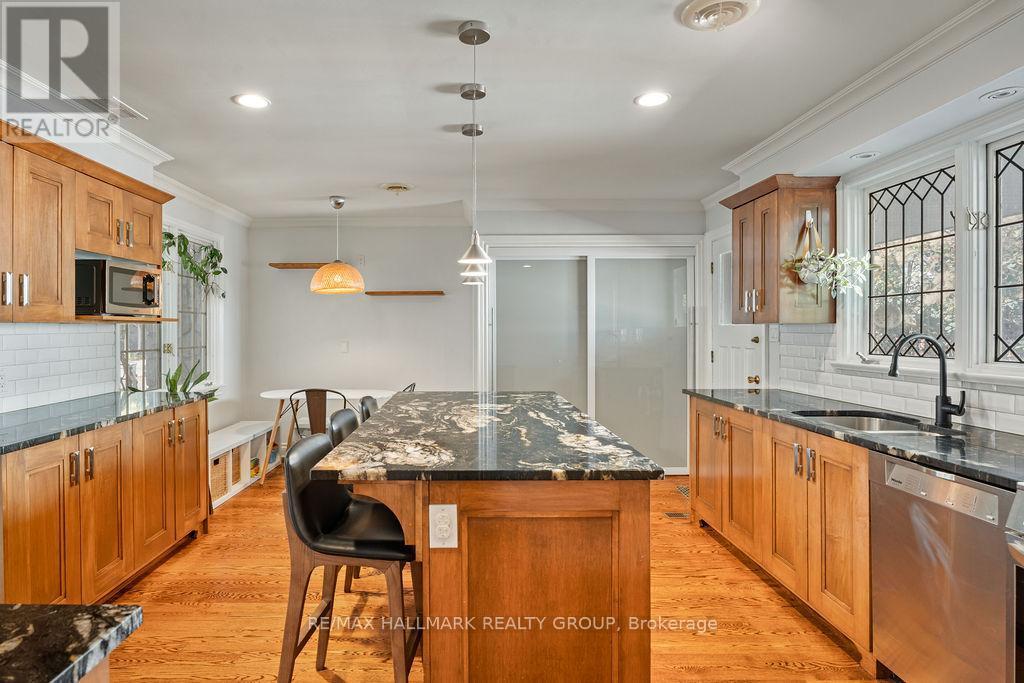 275 Crocus Avenue, Ottawa, ON - Indoor Photo Showing Kitchen