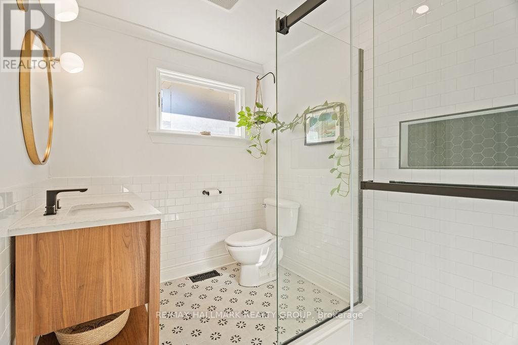 Full (3PC) Bath on Main Level - 275 Crocus Avenue, Ottawa, ON - Indoor Photo Showing Bathroom