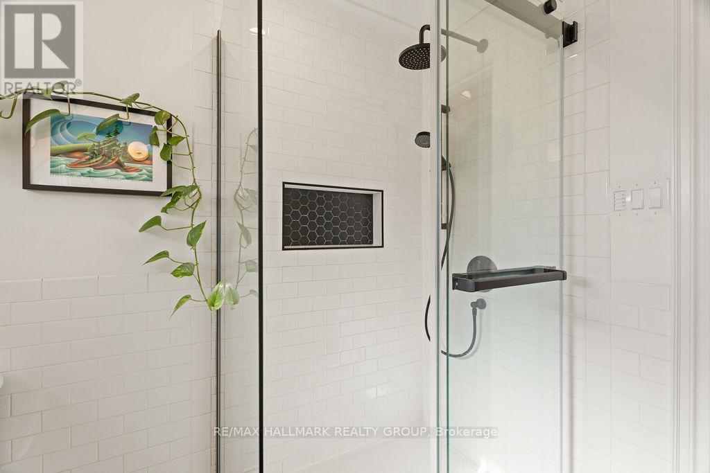 275 Crocus Avenue, Ottawa, ON - Indoor Photo Showing Bathroom