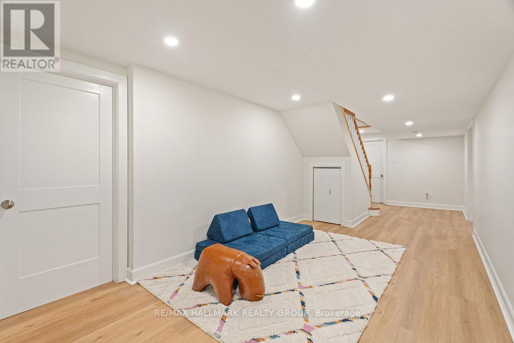 275 Crocus Avenue, Ottawa, ON - Indoor Photo Showing Other Room