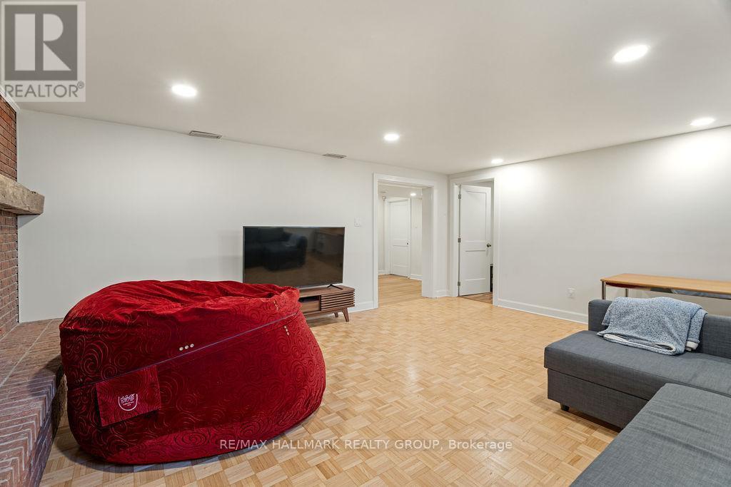 275 Crocus Avenue, Ottawa, ON - Indoor