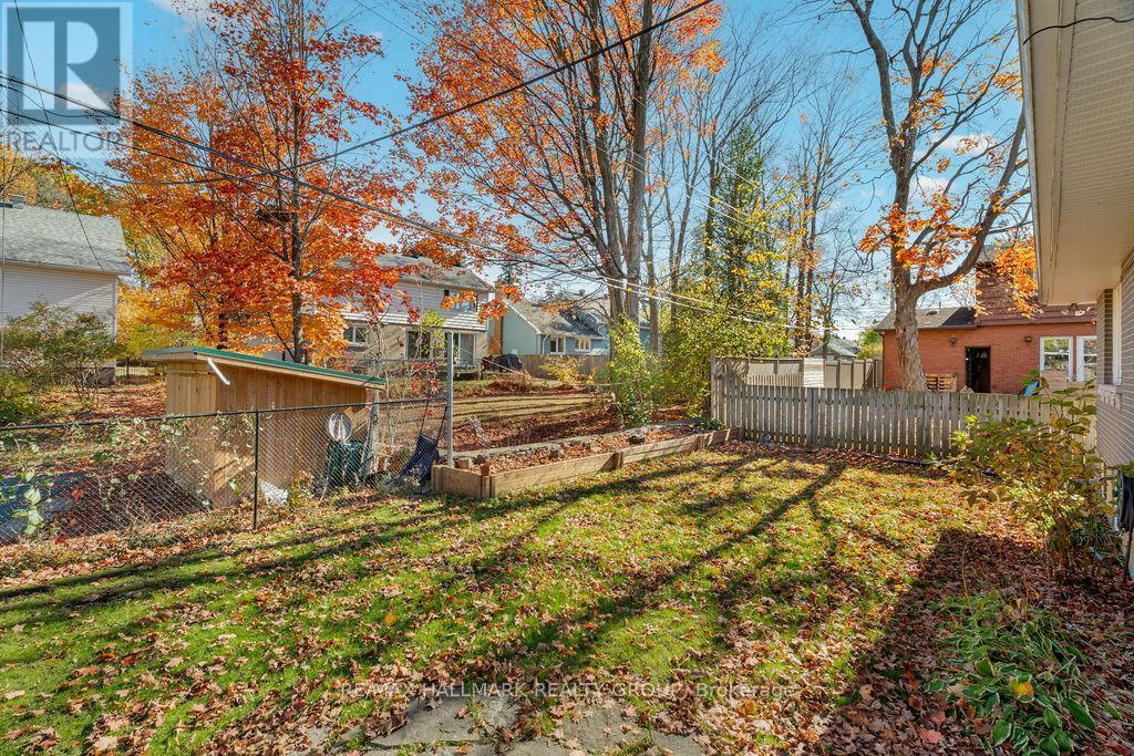 275 Crocus Avenue, Ottawa, ON - Outdoor