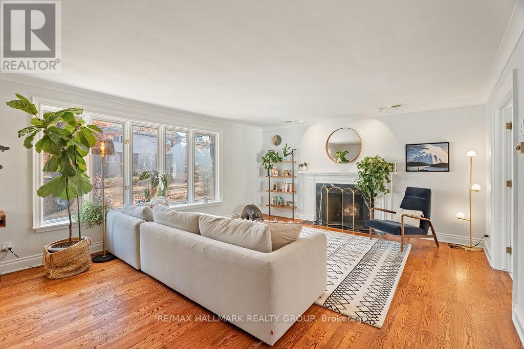 275 Crocus Avenue, Ottawa, ON - Indoor Photo Showing Living Room With Fireplace