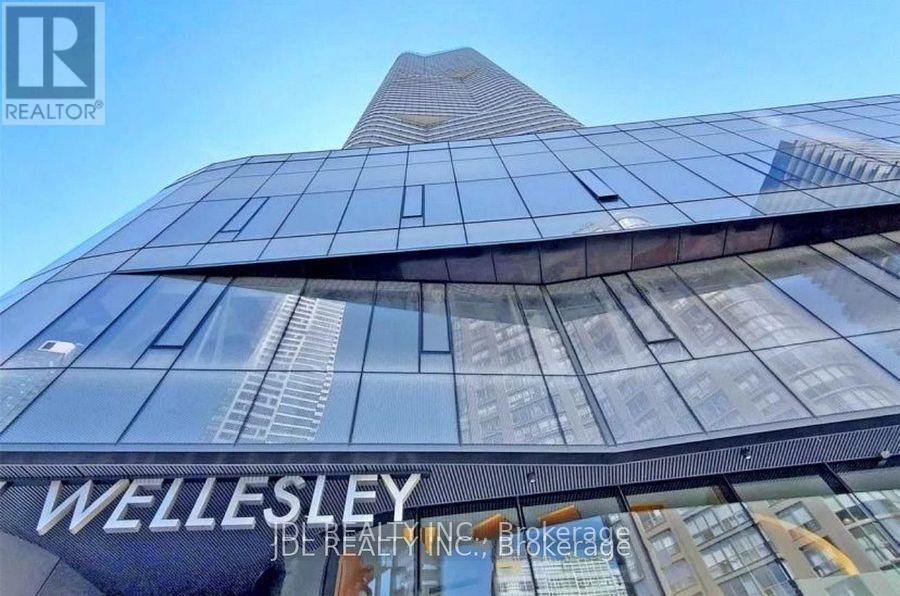 5303 - 11 Wellesley Street W, Toronto, ON - Outdoor