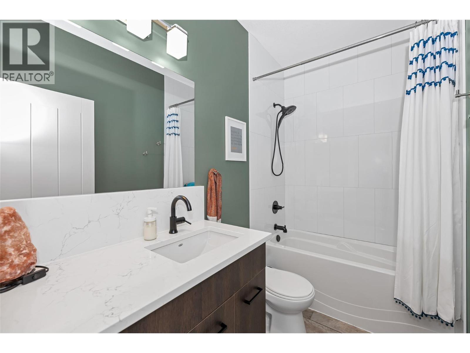 221 Kicking Horse Place, Vernon, BC - Indoor Photo Showing Bathroom