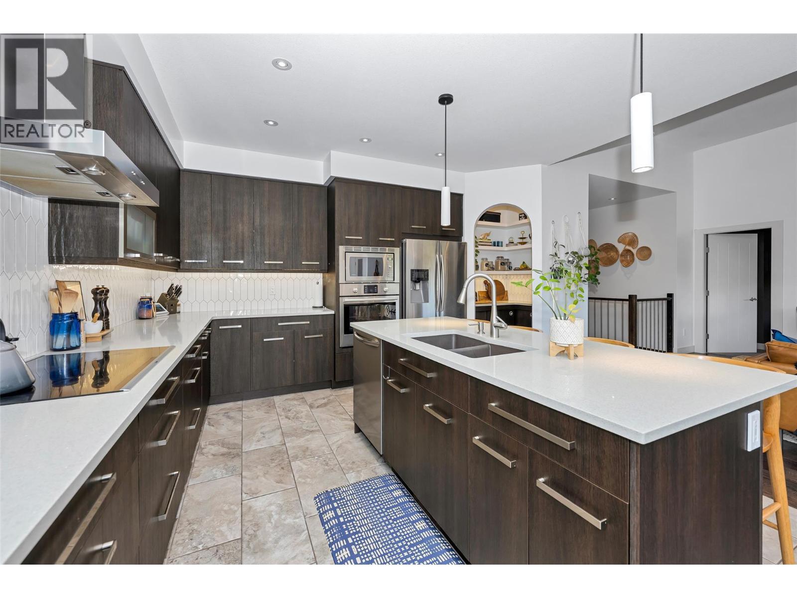 221 Kicking Horse Place, Vernon, BC - Indoor Photo Showing Kitchen With Double Sink With Upgraded Kitchen