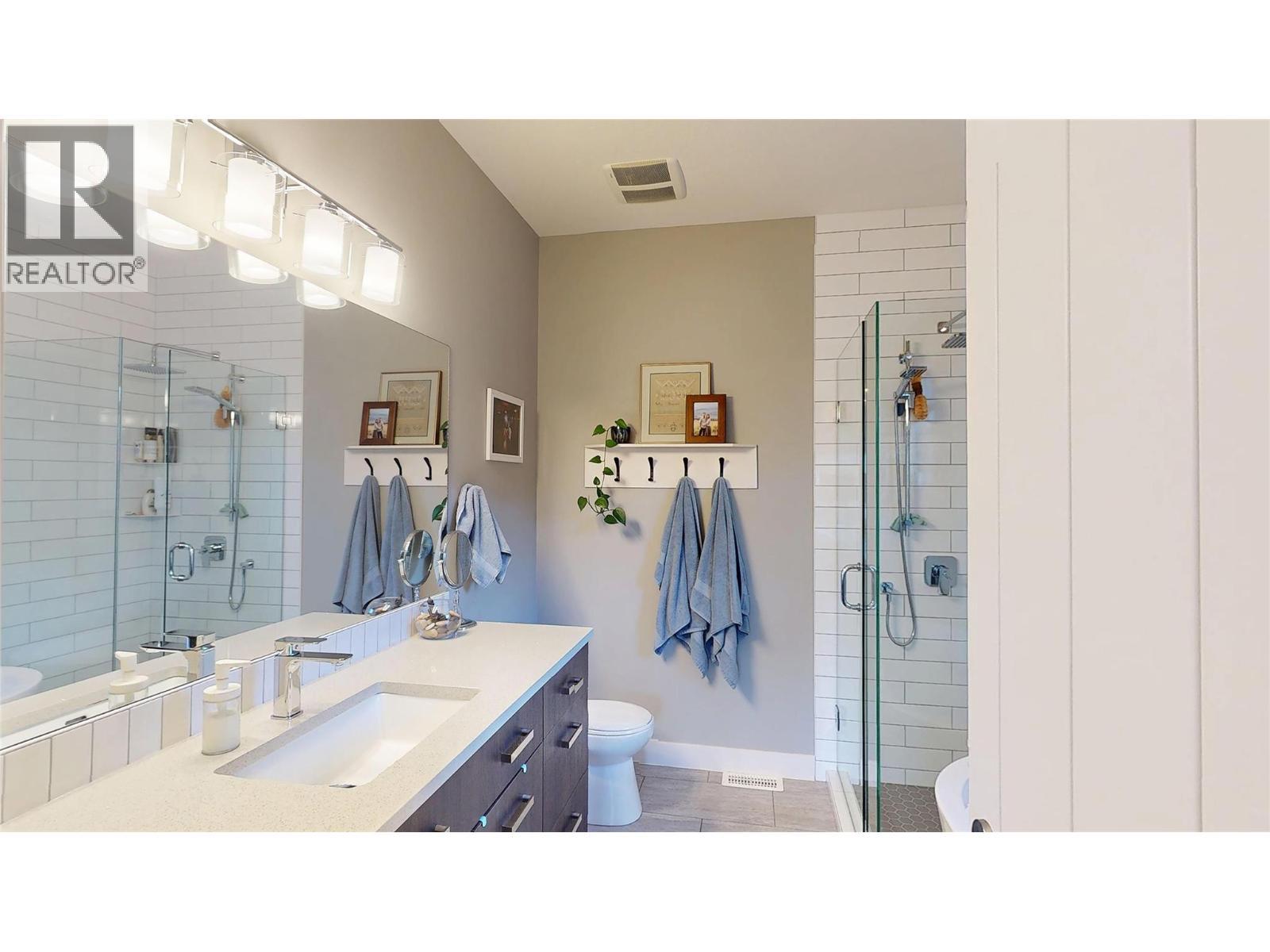 221 Kicking Horse Place, Vernon, BC - Indoor Photo Showing Bathroom