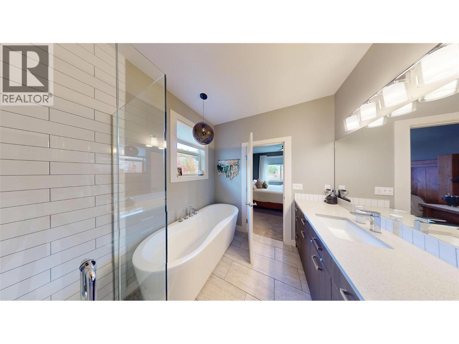 221 Kicking Horse Place, Vernon, BC - Indoor Photo Showing Bathroom