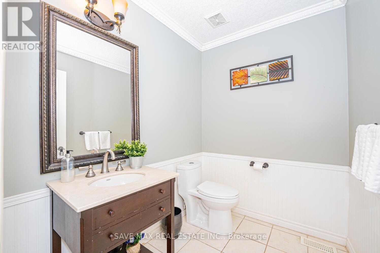 77 Sovereign'S Gate, Barrie, ON - Indoor Photo Showing Bathroom