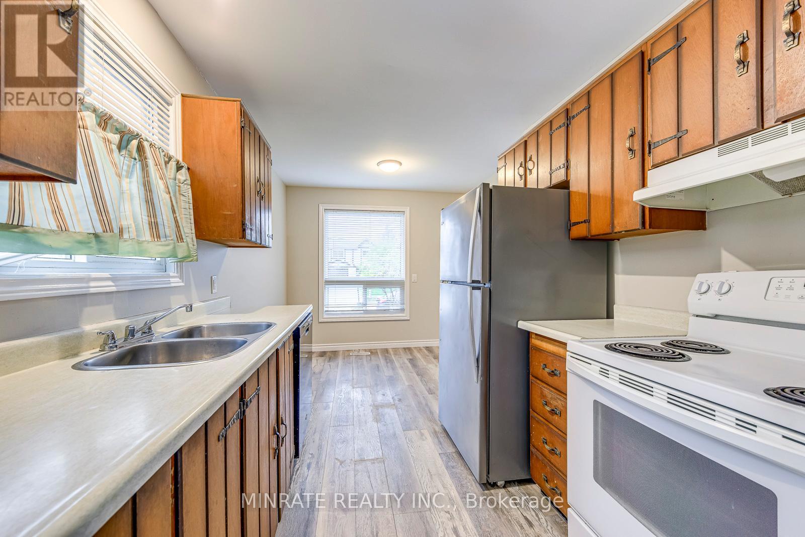 2369 Coldstream Drive, Burlington, ON - Indoor Photo Showing Kitchen With Double Sink